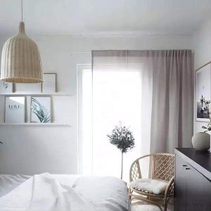 Lampa wisząca rattanowa dzwon naturalna - zbliżenie na naturalny rattan i gęsty splot