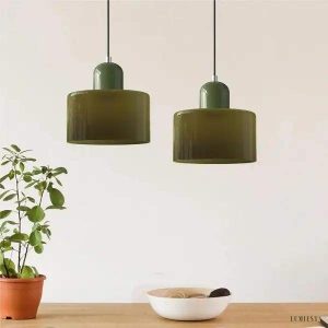 Mondi - szklana lampa wisząca cylindryczna w ujęciu dekoracyjnym