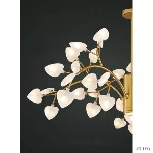 Lampa wisząca HEART, detal złotego wykończenia i połączenia ramion