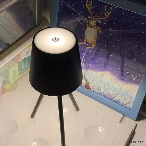 Lampka stołowa z nogami styl minimalistyczny z dimmerem dotykowym