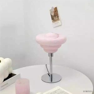 Lampa stołowa w stylu nordyckim z szklanym kloszem