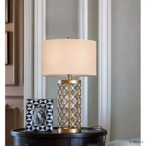 Złota metalowa lampa stołowa ażurowa - smukła forma lampy stołowej w złotym wykończeniu