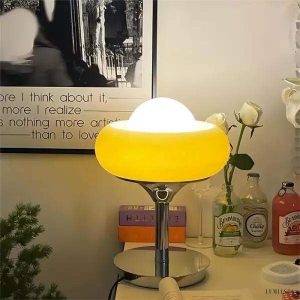 Stylowa lampa stołowa Bauhaus Egg Tart w minimalistycznym wzornictwie