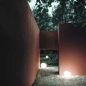 Lampa podłogowa Gregg w kształcie kamieni milowych