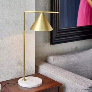 Lampa podłogowa Captain Flint z metalowym kloszem - smukła konstrukcja na całej wysokości