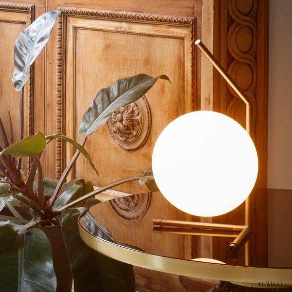 Lampa stołowa IC Lights z opalizującą kulą i regulacją