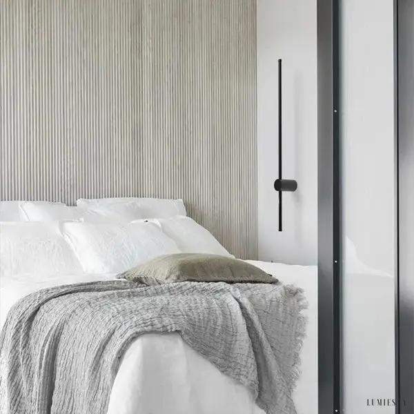 Nowoczesna czarna lampa ścienna LED w minimalistycznym stylu