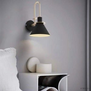 Stylowa lampa ścienna metalowa w skandynawskim stylu