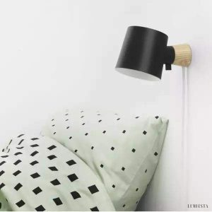 Lampka ścienna Normann Copenhagen Rise minimalistyczna biała