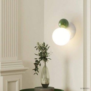 Lampa ścienna akrylowa kulista w stylu skandynawskim