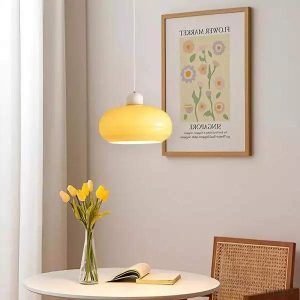 Nowoczesna szklana lampa wisząca w minimalistycznym stylu