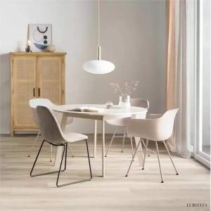 Lampa wisząca z mosiężnym wykończeniem elegancja