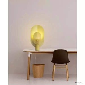 Stylowa lampa stołowa w kształcie filtra metalowego