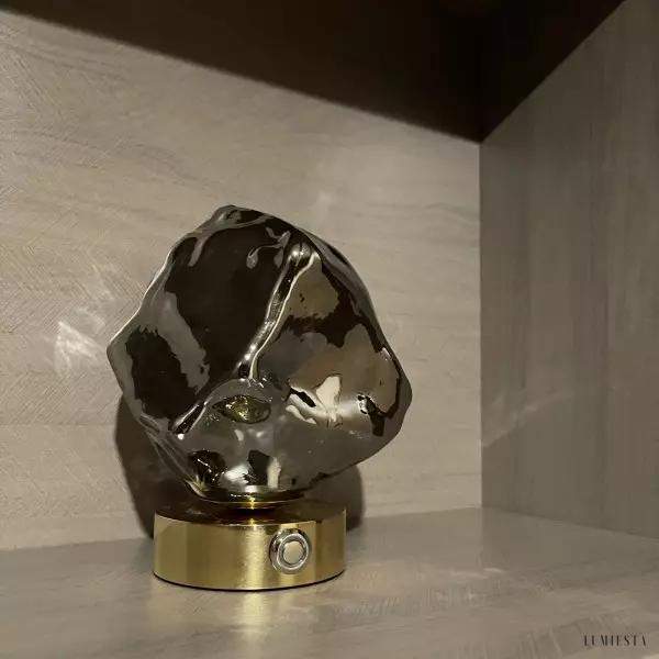 Lampa stołowa retro lava z unikalnym kloszem złotym