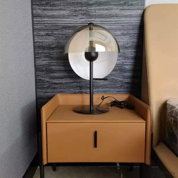 Lampa stołowa Theia w nowoczesnym stylu z regulowanym światłem