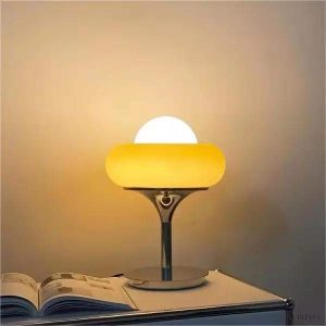 Stylowa lampa stołowa Bauhaus Egg Tart w minimalistycznym wzornictwie