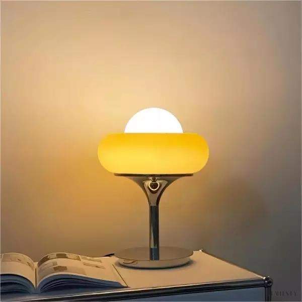 Stylowa lampa stołowa Bauhaus Egg Tart w minimalistycznym wzornictwie