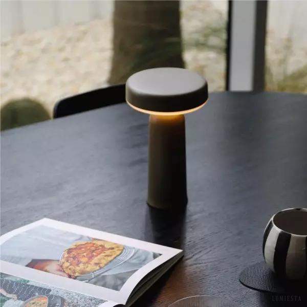 Lampa przenośna Muuto Ease minimalistyczny styl i funkcjonalność