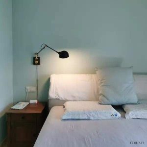 Lampa ścienna w stylu japońskim z regulowanym ramieniem