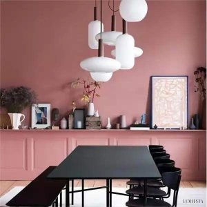 Lampa wisząca z mosiężnym wykończeniem elegancja