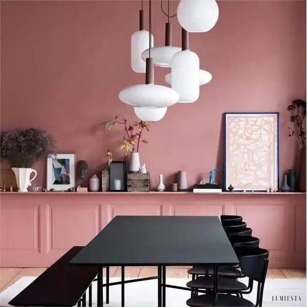 Lampa wisząca z mosiężnym wykończeniem elegancja