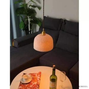 Ceramiczna lampa wisząca z kwiatowym wzorem, widok całej formy