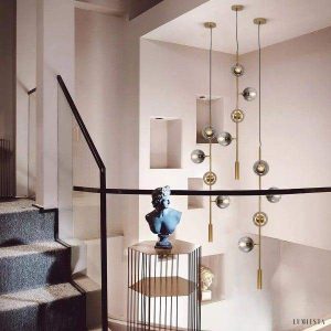 Lampa wisząca Orb w stylu industrialnym z kulistymi kloszami