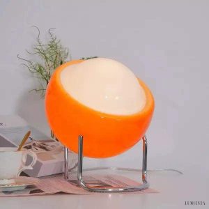 Pomarańczowa lampa stołowa w stylu Bauhaus, pełny widok produktu