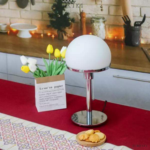 Lampa stołowa Bauhaus Wagenfeld z szklanym kloszem