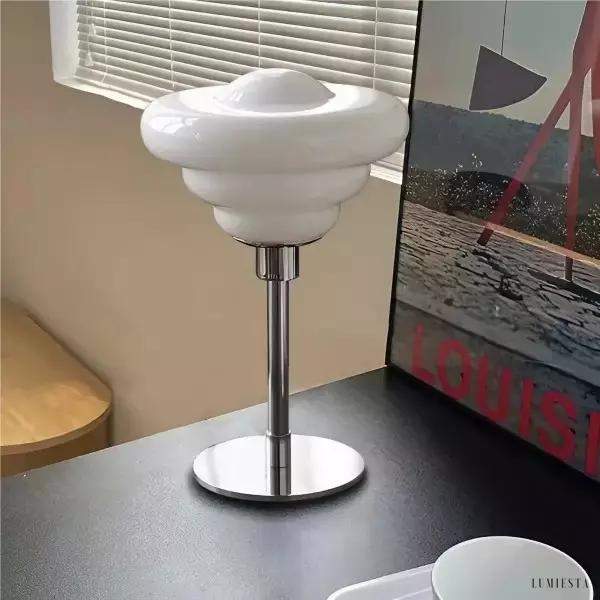 Lampa stołowa w stylu nordyckim z szklanym kloszem