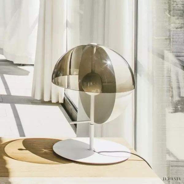 Lampa stołowa Theia w nowoczesnym stylu z regulowanym światłem