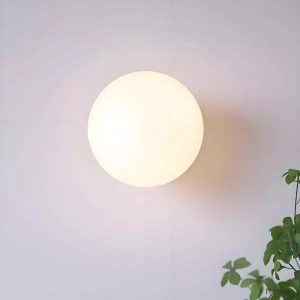 Lampa ścienna kulista ze szkła w stylu Bauhaus