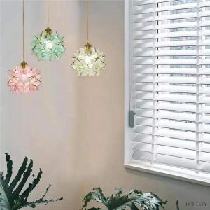 Lampa wisząca ze szkła kwiatowego w stylu dekoracyjnym