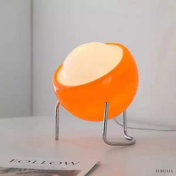 Lampa stołowa w stylu Bauhaus, widok z boku i proporcje 21x25 cm