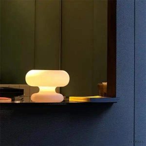 Bauhaus biała lampa stołowa w kształcie grzyba minimalistyczna