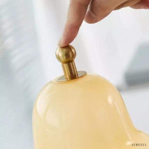 Lampa dotykowa w kształcie gruszki z regulacją światła