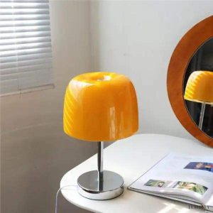 image_9-315.jpg Minimalistyczna lampa stołowa Bauhaus z kolorowym kloszem