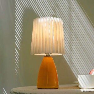 Nowoczesna urocza lampa stołowa plisowana w trzech kolorach