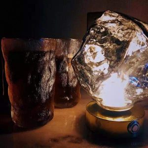 Lampa stołowa retro lava z unikalnym kloszem złotym