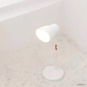 Lampa biurkowa LED z dotykowym sterowaniem, biała obudowa i stabilna podstawa