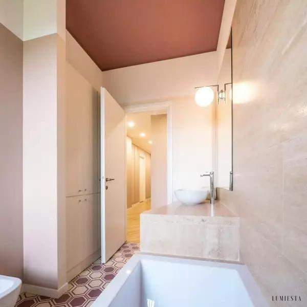 Lampa ścienna IC Lights z okrągłym kloszem w eleganckim stylu