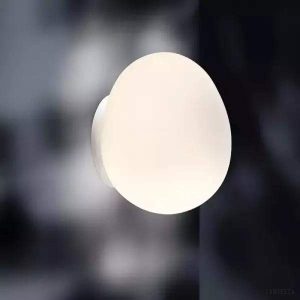 Lampa ścienna Ofisi nowoczesna z białym kloszem