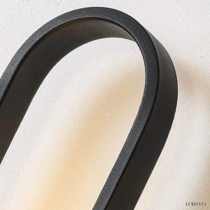 Lampa ścienna w stylu nordyckim z okrągłym kloszem szklanym