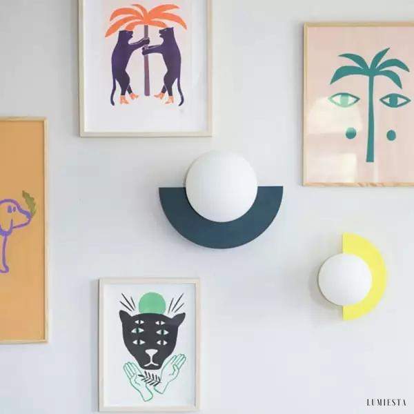 Kolorowa lampa ścienna Nordic Candy z szklanym kloszem