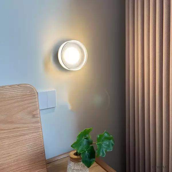 Lampka ścienna Roc z metalowo-szklanym wykończeniem