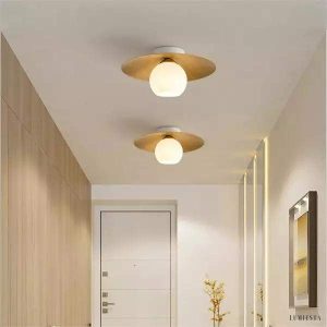 Lampa sufitowa z ribbowanym szkłem w stylu nordyckim