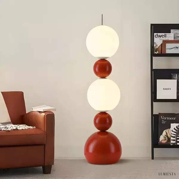 Nowoczesna lampa podłogowa Molecular Ball, widok na stabilną podstawę i pionowy stelaż