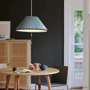 Modern pendant lamp shaped like fractured porcelain