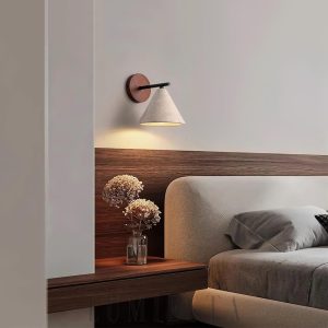 Sparta - Lampa ścienna stożkowa z travertynu i drewna