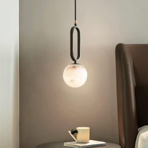 Ouale - lampa wisząca alabastrowa owalna czarno biała, detal powierzchni klosza